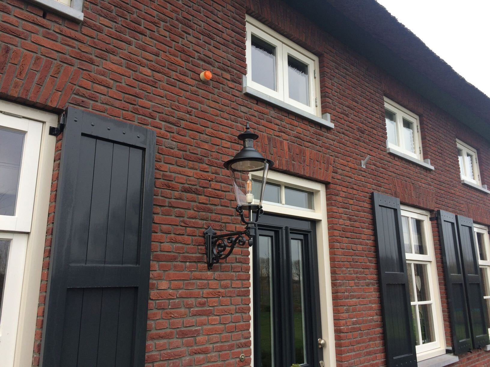 Lamp 5241 aan de muur